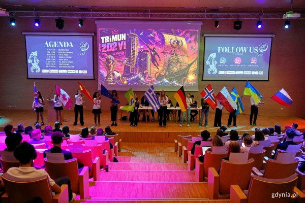 Młodzież dyskutuje o przyszłości. Trwa TriMUN 2026