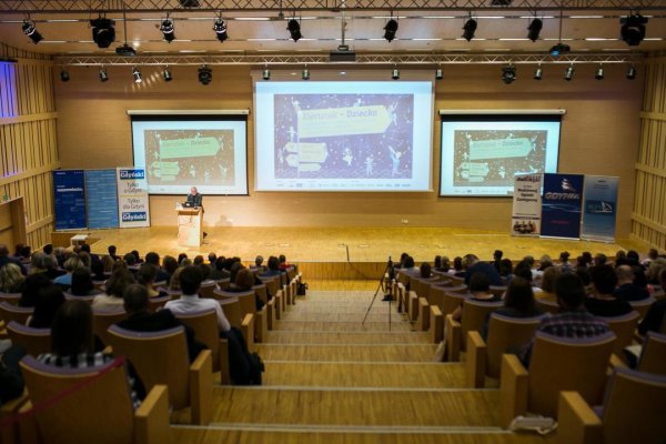 O pieczy zastępczej na konferencji „Kierunek – dziecko”