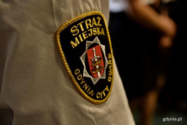 Strażnicy miejscy z nowymi uprawnieniami. Ważne szczególnie dla kierowców