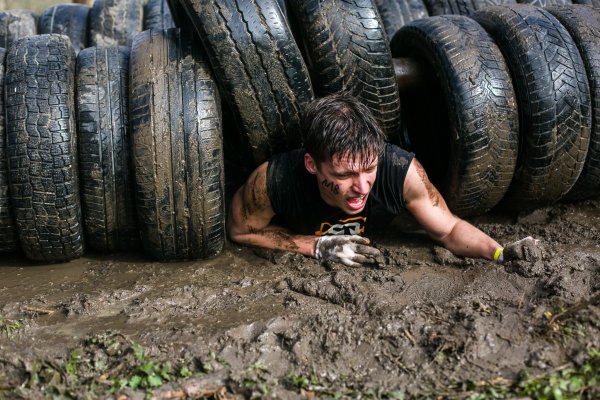 Morze, piasek, plaża... i opony! 