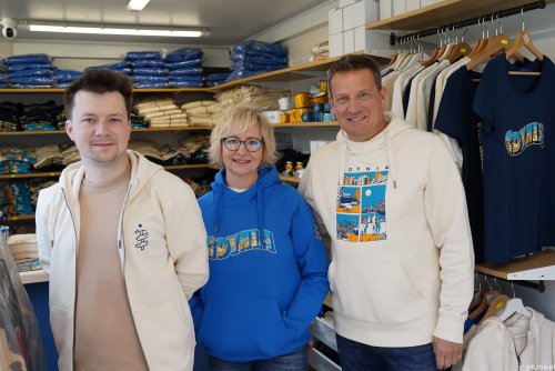 Od lewej: Jan Rutka oraz Katarzyna i Mariusz Kiedrowiczowie w nowym sklepie przy Alei Jana Pawła II (fot. Magda Śliżewska)