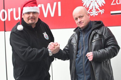 Krzysztof Wasilewski, koordynator akcji i Piotr Rybacki, kierowca PKA, który właśnie oddał krew (fot. Aneta Marczak)