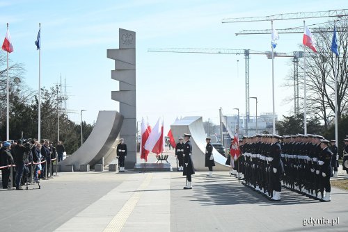 Miejskie uroczystości związane z 81. rocznicą zakończenia walk o wyzwolenie Gdyni pod Pomnikiem Polski Morskiej (fot. Michał Puszczewicz)