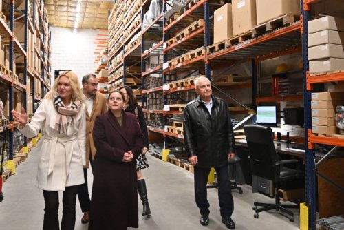 Na zdjęciu: prezydent Gdyni Aleksandra Kosiorek, wiceprezydent Gdyni Tomasz Augustyniak, prezes Klimawent Joanna Koniarek-Majkowska, właściciel Klimawent Janusz Kaszyński (fot. Magdalena Starnawska)