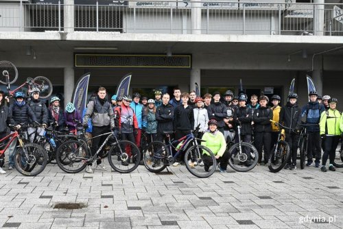 Uczestnicy drugiej wycieczki rowerowej w ramach kampanii „Jak szkoła to dwa koła” (fot. Waldemar Ulanowski)