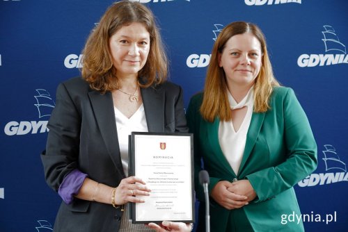 Od lewej: nowa dyrektor Teatru Miejskiego Marta Miłoszewska oraz prezydent Gdyni Aleksandra Kosiorek (fot. Jakub Winiewski)