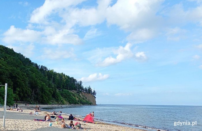 Plaża w Gdyni Orłowie z widokiem na słynny klif