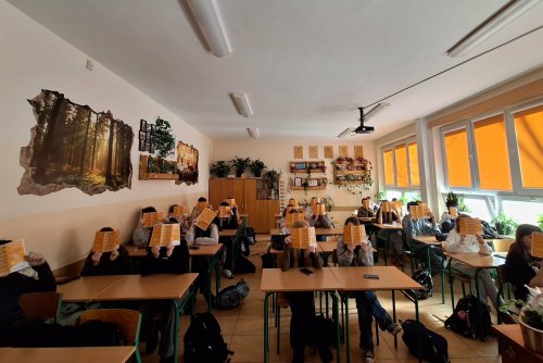 Projekt uczennic z XIV Liceum Ogólnokształcącego powstał z myślą o korzystaniu z pierwszej pomocy psychologicznej (fot. XIV LO w Gdyni)