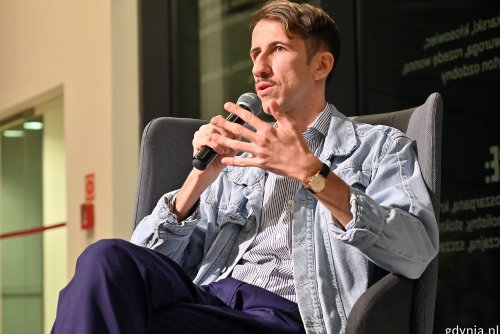Grzegorz Piątek podczas spotkania autorskiego w Muzeum Miasta Gdyni. Zdjęcie archiwalne z 2022 roku // fot. Michał Puszczewicz