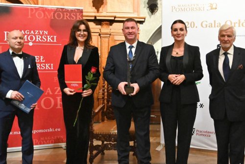 Na zdjęciu (od lewej): dyrektor zarządzający ds. inwestycji Tomasz Gałązka, dyrektorka My Story Gdynia Hotel Jolanta Darżnik, kierownik hotelu Adam Rymarski, wojewoda pomorska Beata Rutkiewicz, marszałek Jan Kozłowski (fot. Magdalena Starnawska)