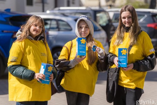 W niedzielę na rzecz Hospicjum im. Świętego Wawrzyńca oraz Hospicjum dla Dzieci „Bursztynowa Przystań” na ulicach Gdyni kwestowało ponad 300 wolontariuszy (fot. Paweł Budziński)