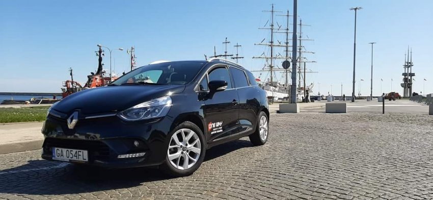 Wypożyczalnia samochodów - auto w terenie