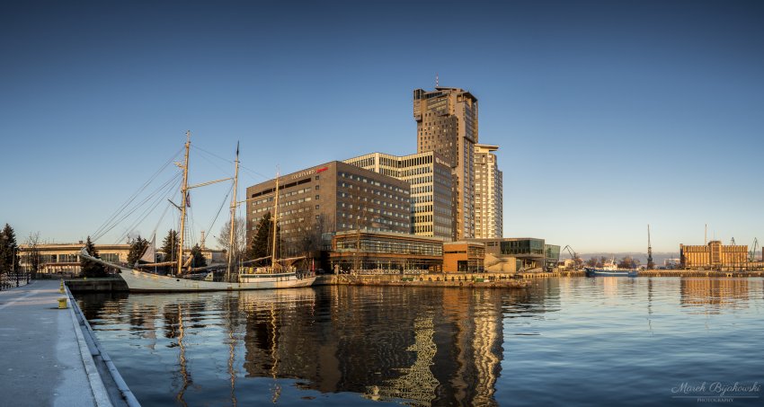 Hotel Marriott widok budynku z zewnątrz