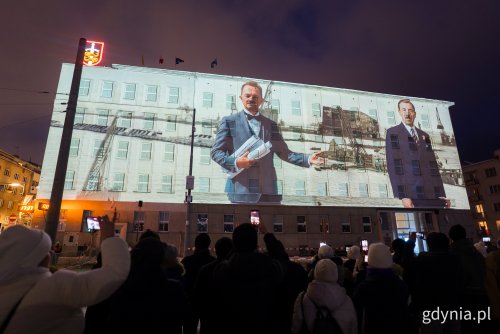 3 i 4 października widowisko „Zaczęło się od morza. Baśniowa opowieść o Gdyni” ponownie na fasadzie Urzędu Miasta Gdyni (fot. Paweł Budziński)