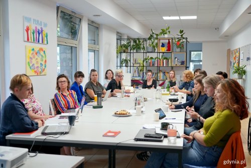 Uczestniczki czwartego posiedzenia drugiej kadencji Gdyńskiej Rady Kobiet podczas prelekcji Małgorzaty Kopki-Piątek z Fundacji im. Stefana Batorego (fot. Magdalena Czernek) 