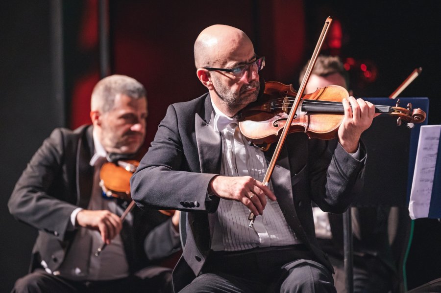 Publiczność podczas otwarcia festiwalu Gdynia Classica Nova w Teatrze Miejskim w Gdyni. Fot. Tomek Kamiński