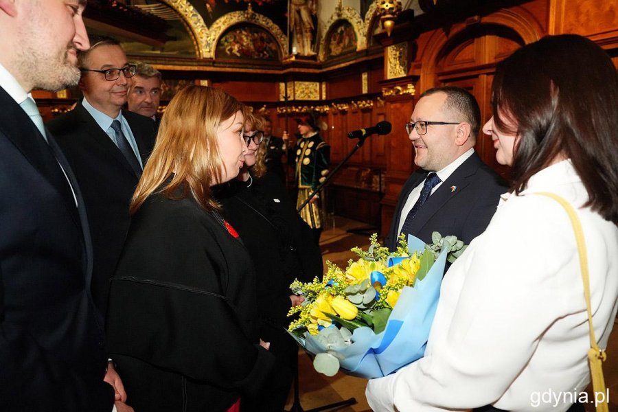 Konsula Ukrainy pożegnali wiceprezydentka Gdyni Oktawia Gorzeńska i wiceprezydent Gdyni Tomasz Augustyniak (fot. Mirosław Pieślak)