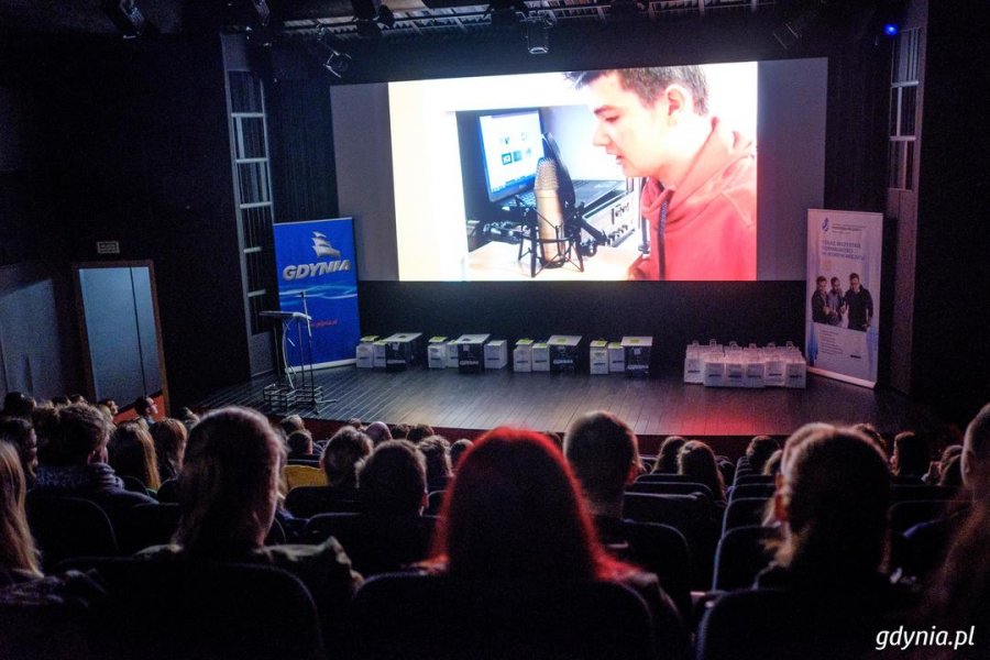 Finaliści konkursu „Junior Biznes” odebrali nagrody i wyróżnienia podczas Gali Finałowej w Gdyńskim Centrum Filmowym, fot. Dawid Linkowski