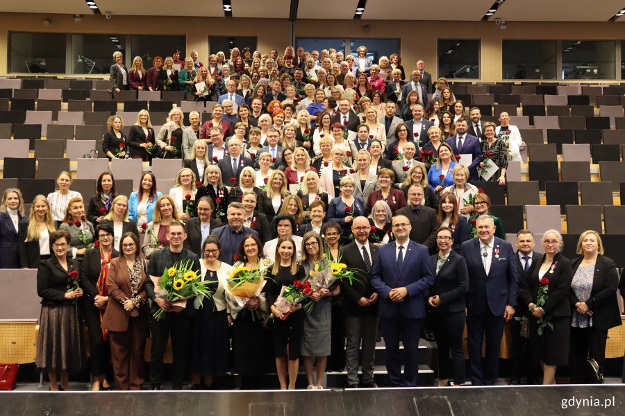 Osoby uhonorowane podczas Wojewódzkiej Uroczystości z okazji Dnia Edukacji Narodowej 2025 (fot. Katarzyna Balcerzak)