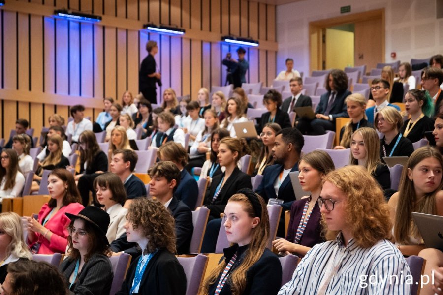 Młodzież na konferencji TriMUN w PPNT