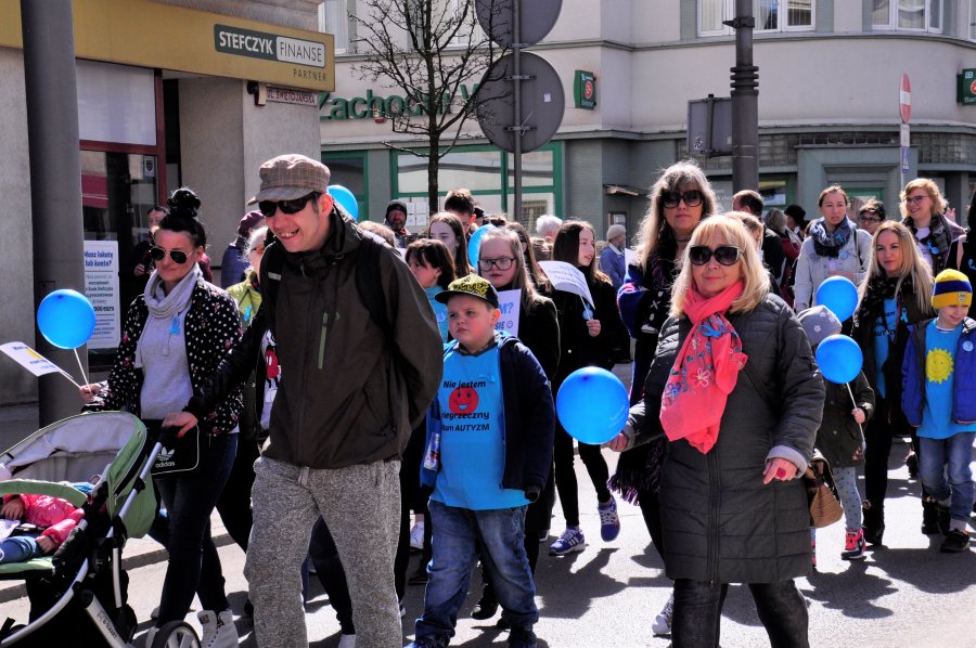 "Niebieski Marsz dla Autyzmu" przeszedł przez Gdynię // fot. Magdalena Czernek