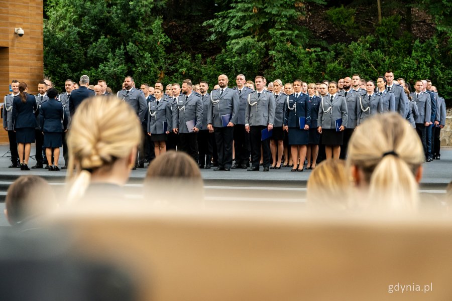 Obchody Święta Policji dla funkcjonariuszy Komendy Miejskiej Policji w Gdyni i Komendy Miejskiej Policji w Sopocie w Operze Leśnej (fot. Kamil Złoch)
