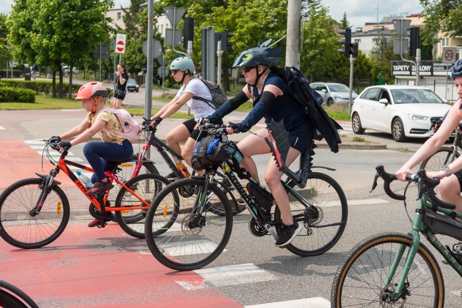 27. Pomorski Wielki Przejazd Rowerowy – peleton północny przejeżdża ulicami Gdyni (fot. Paweł Budziński)