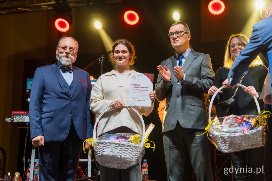 Gala finałowa X edycji Przeglądu Teatrów Amatorskich „Kurtyna” w gdyńskim Małym Kacku (fot. Paweł Budziński)