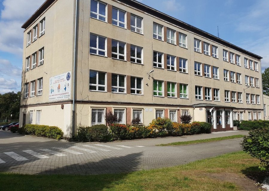 Szkoła Podstawowa nr 52 przy ul. Okrzei 6 przed modernizacją, fot. gdynia.pl