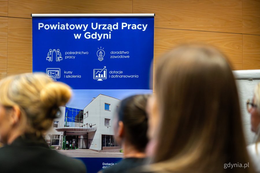 Spotkanie pracownik&oacute;w Powiatowego Urzędu Pracy w Gdyni z okazji Dnia Pracownika Publicznych Służb Zatrudnienia (fot. Kamil Złoch)