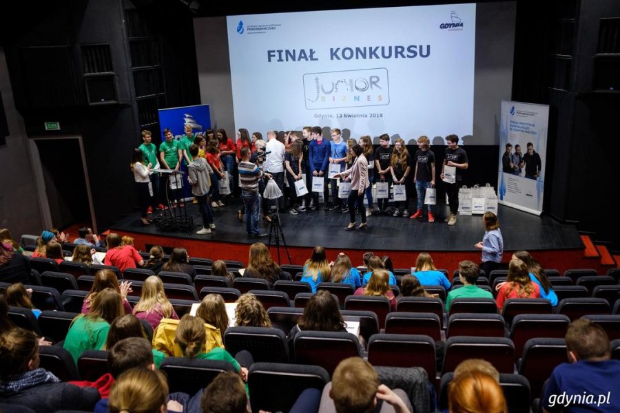 Finaliści konkursu „Junior Biznes” odebrali nagrody i wyróżnienia podczas Gali Finałowej w Gdyńskim Centrum Filmowym, fot. Dawid Linkowski