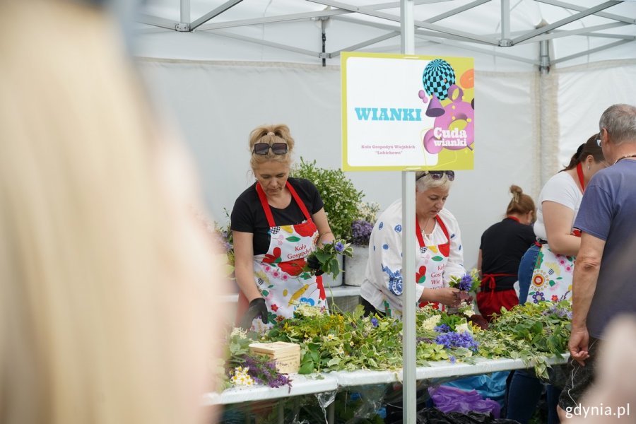 Wianki wyplata Koło Gospodyń Wiejskich z Lubichowa