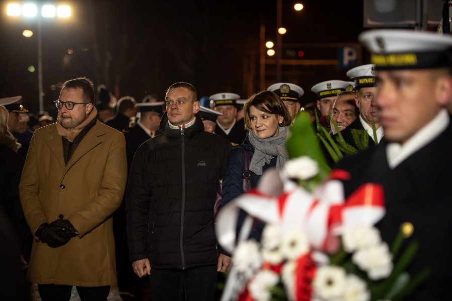 Obchody przy pomniku Ofiar Grudnia '70 w Gdyni, fot. Dawid Linkowski