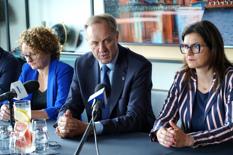 Magdalena Czarzyńska-Jachim, prezydent Sopotu, Mieczysław Struk, marszałek woj. pomorskiego i Aleksandra Dulkiewicz, prezydent Gdańska