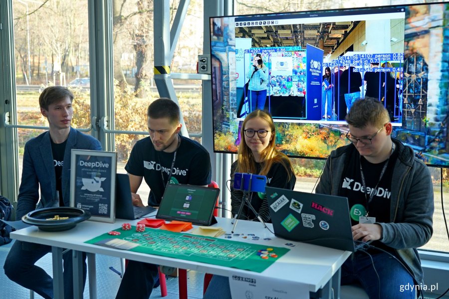 Jedno ze stoisk kół naukowych na ScienceCom 2025 