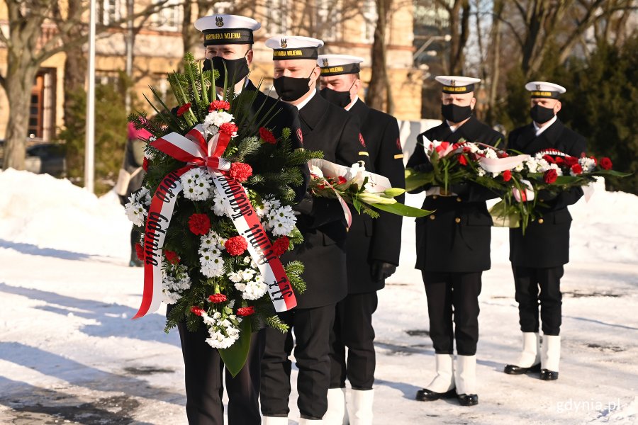 Obchody 79. rocznicy utworzenia Armii Krajowej przy pomniku Armii Krajowej na Skwerze Kościuszki w Gdyni. Fot. Michał Puszczewicz
