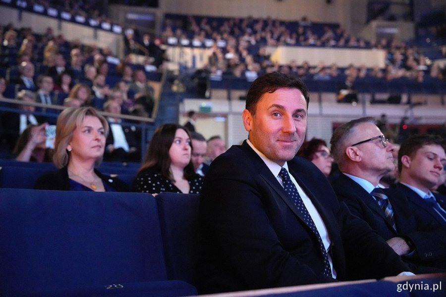 na zdjęciu goście na widowni