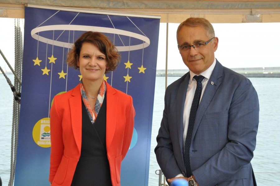 W inauguracji wystawy uczestniczyli: wiceprezydent Gdyni Katarzyna Gruszecka-Spychała i Alain Mompert - konsul honorowy Francji // fot. Magdalena Czernek