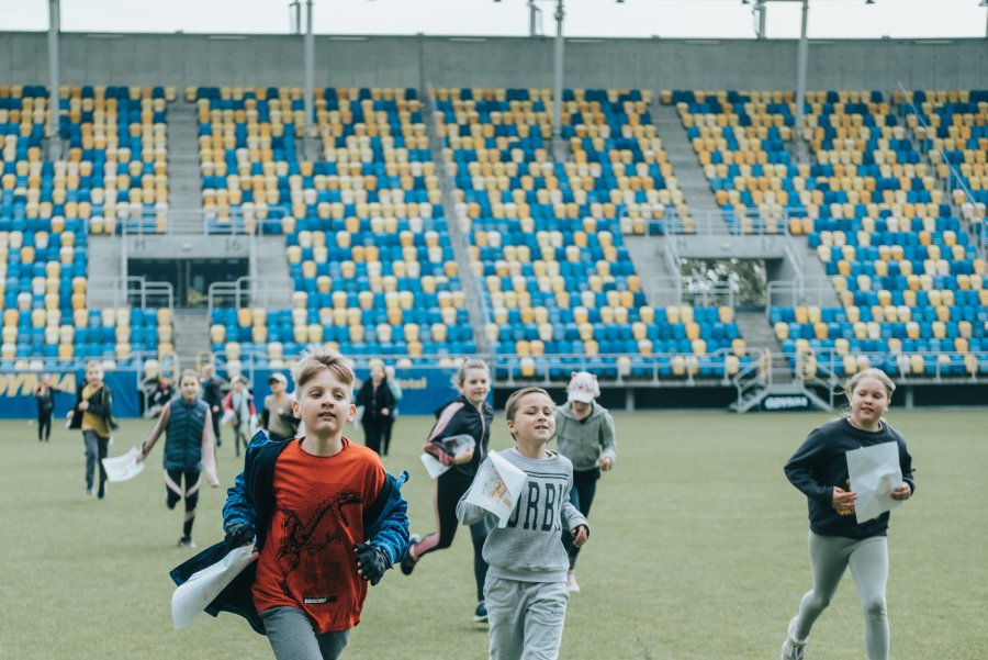 Dzieci na stadionie