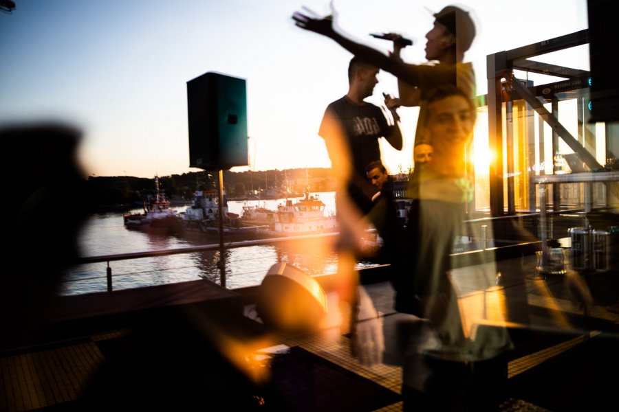 Koncert Pokahontaz w ramach cyklu "Koncerty z widokiem na świat" // fot. materiały Muzeum Emigracji w Gdyni (https://www.facebook.com/muzeumemigracjigdynia)