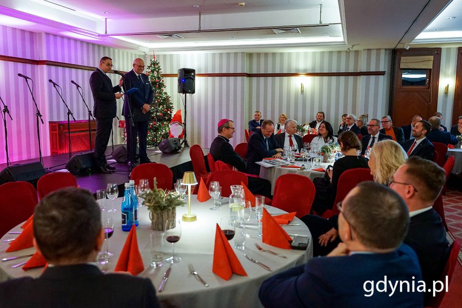 Na spotkaniu wigilijnym Loży Gdańskiej BCC w poniedziałek, 18 grudnia w Sopocie na zaproszenie Kanclerza Loży, Macieja Dobrzynieckiego, gdyński samorząd reprezentowała Katarzyna Gruszecka-Spychała, wiceprezydentka Gdyni ds. gospodarki. Fot. Mirosław Pieślak