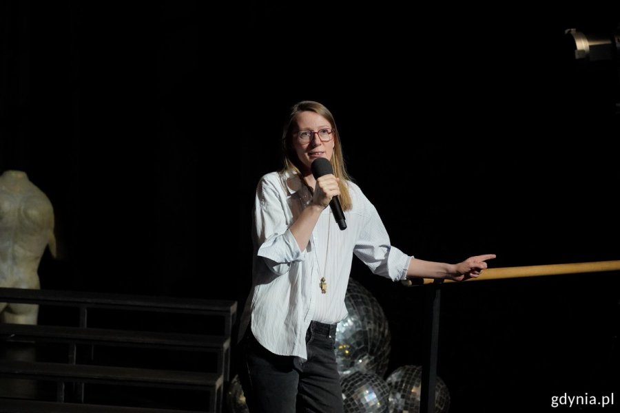 Katarzyna Dudzic-Grabińska, reżyserka przedstawienia z mikrofonem