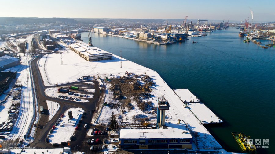 Rozbiórka Magazynu nr 23 pod inwestycję nowego Terminala Promowego w Porcie Gdynia // fot. port.gdynia.pl 