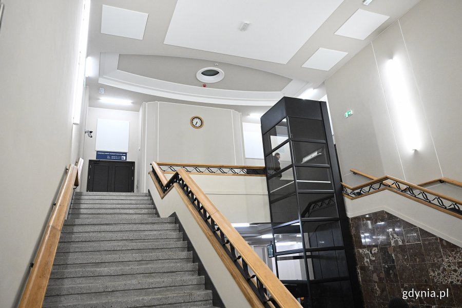 Zamontowano r&oacute;wnież nowoczesną windę (fot. Michał Puszczewicz)
