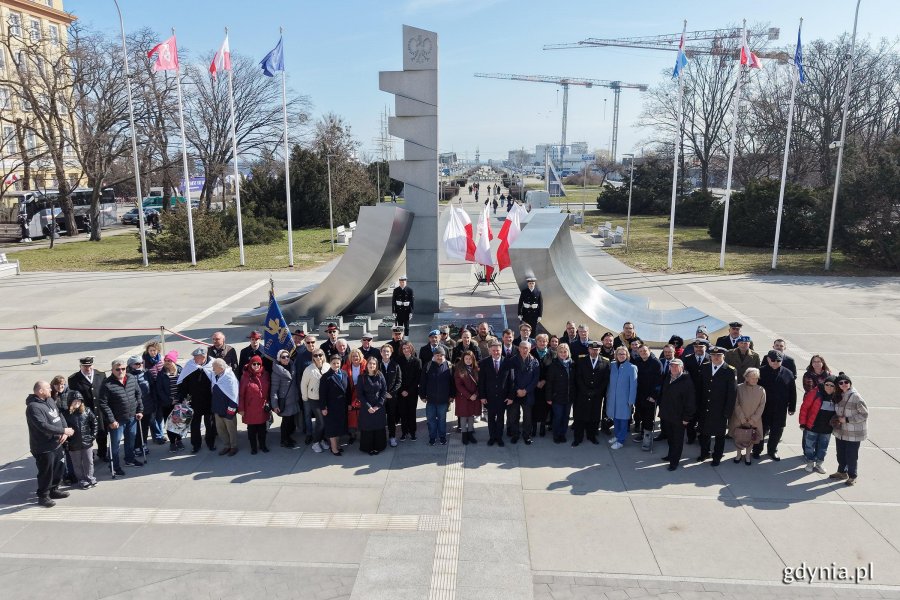 Miejskie uroczystości związane z 81. rocznicą zakończenia walk o wyzwolenie Gdyni pod Pomnikiem Polski Morskiej (fot. Michał Puszczewicz)
