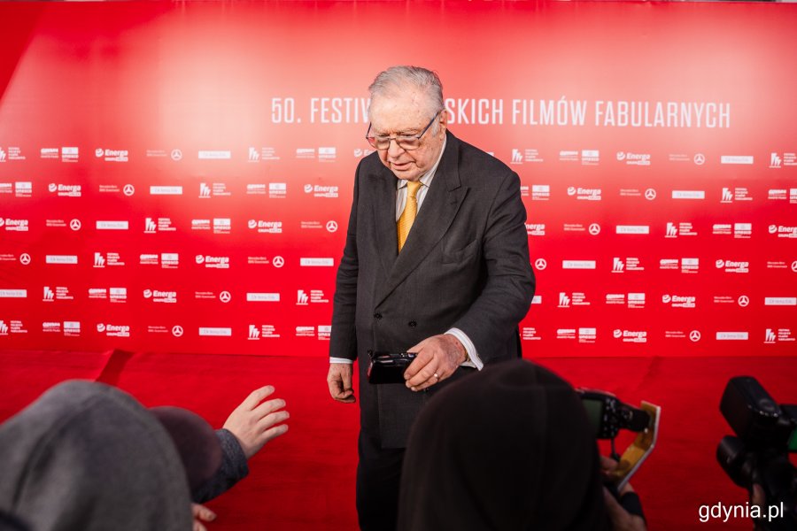 Krzysztof Zanussi. Ceremonia czerwonego dywanu poprzedzająca sobotnią galę 50. Festiwalu Polskich Filmów Fabularnych w Gdyni (fot. Karol Stańczak)