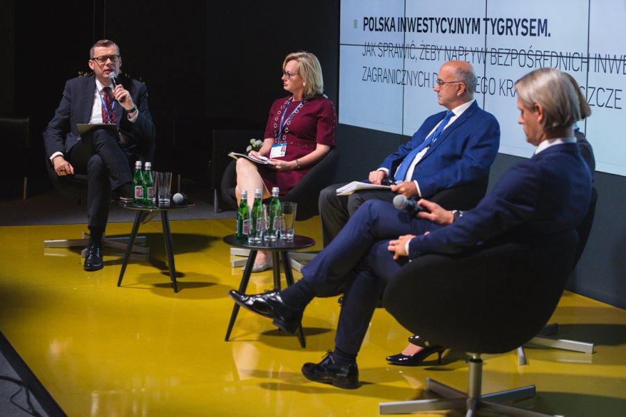 Wystąpienie wiceprezydent Gdyni Katarzyny Gruszeckiej-Spychały w panelu dyskusyjnym podczas XXVII Forum Ekonomicznego w Krynicy-Zdrój // fot. Natalia Miedziak-Skonieczna