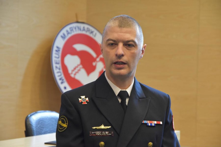 Przekazanie bandery z ORP „Kondor” Muzeum Marynarki Wojennej // fot. Lechosław Dzierżak