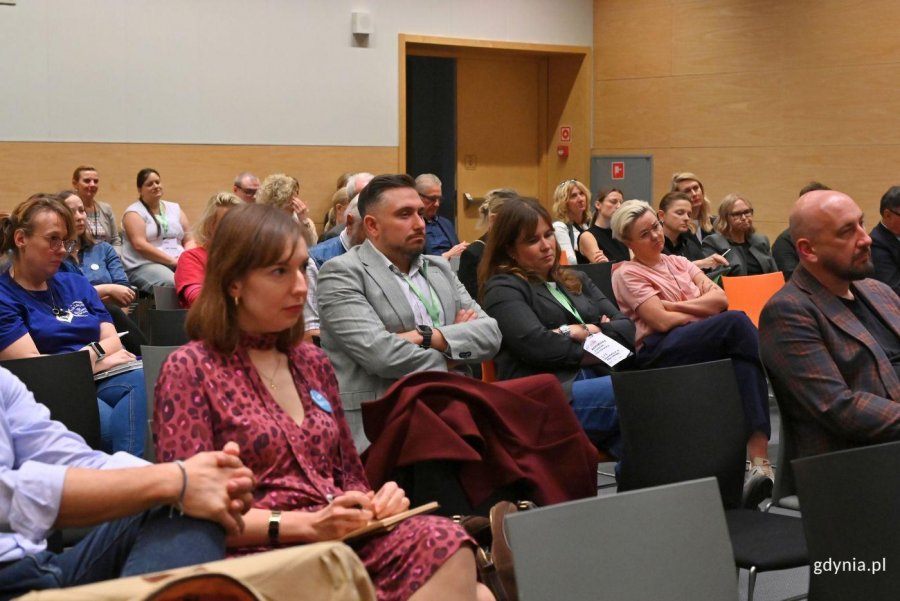 Uczestnicy Gdyńskiego Forum Pozarządowego. Na zdjęciu m.in: dyrektor Laboratorium Innowacji Społecznych Tomasz Kochanowski