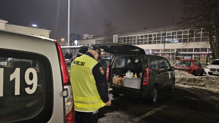 W miniony weekend przy gdyńskim dworcu uruchomiono doraźny punkt pomocy humanitarnej i medycznej (fot. Grupa Ratownictwa Specjalnego PCK Tr&oacute;jmiasto)